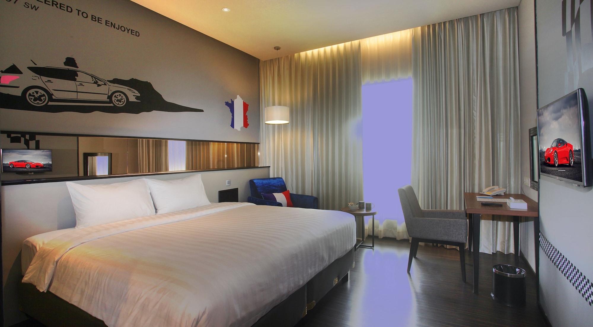 Cabin Hotel 3*