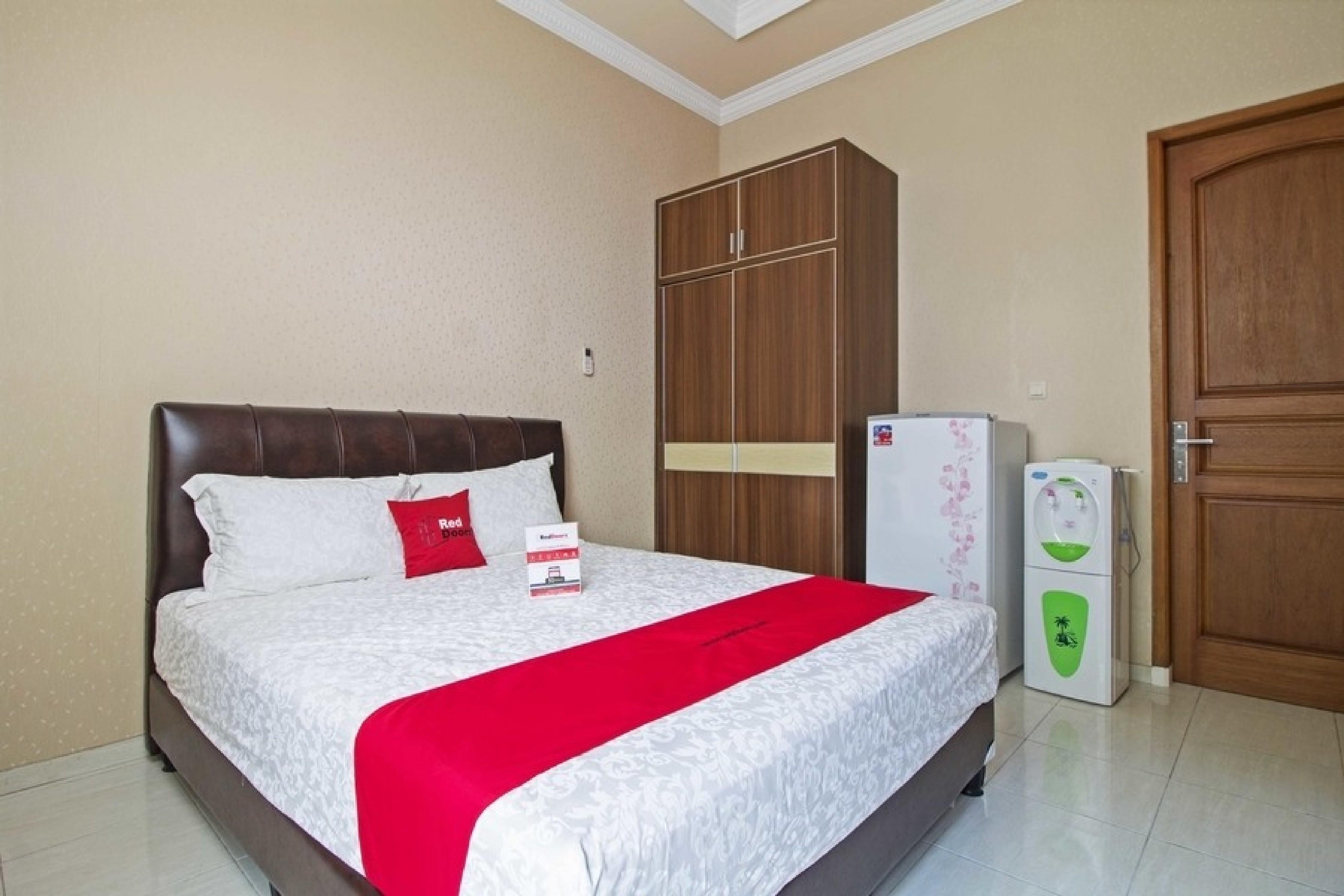 Reddoorz Syariah Near Mercu Buana Gasthof 2*