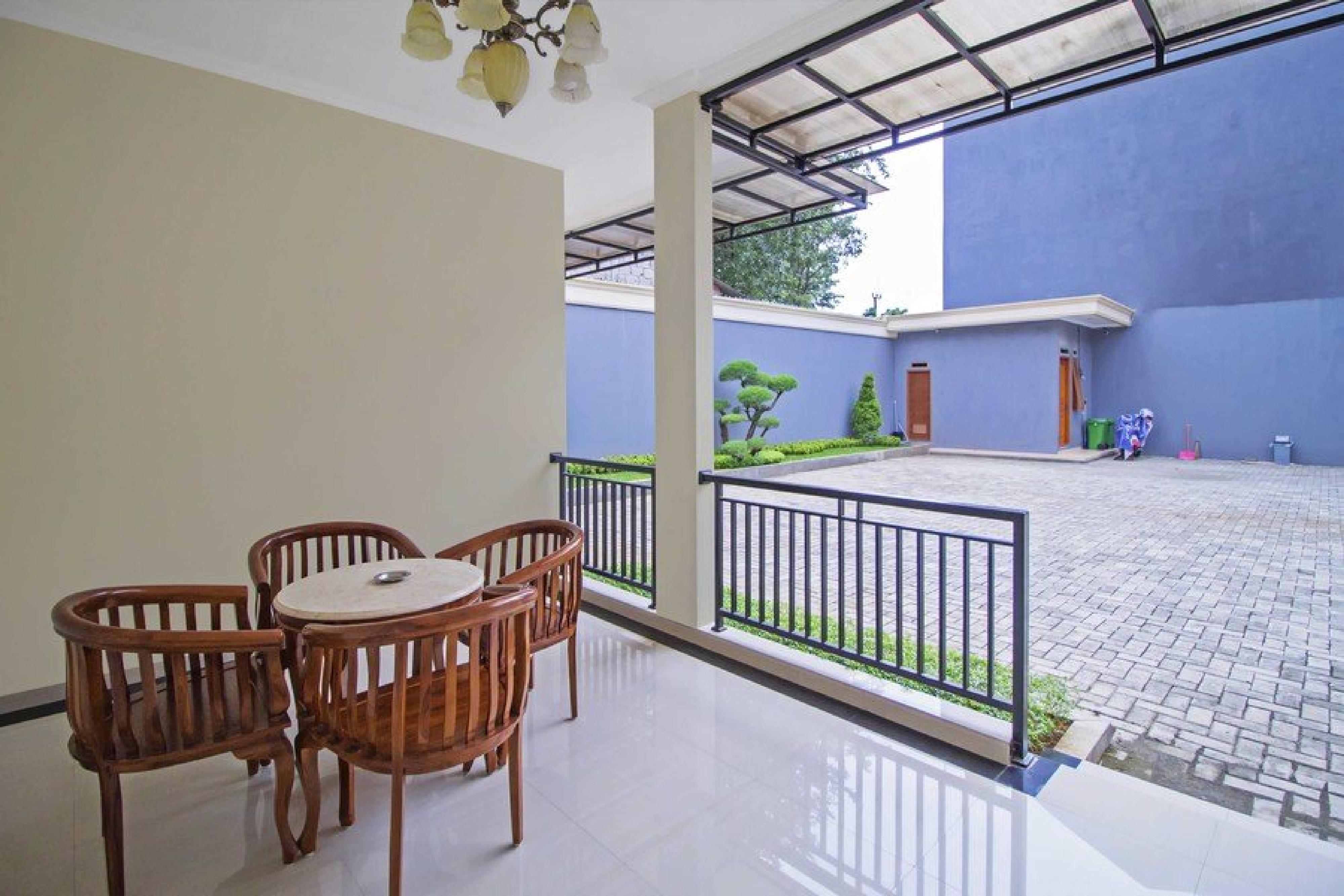 Reddoorz Syariah Near Mercu Buana Gasthof Jakarta