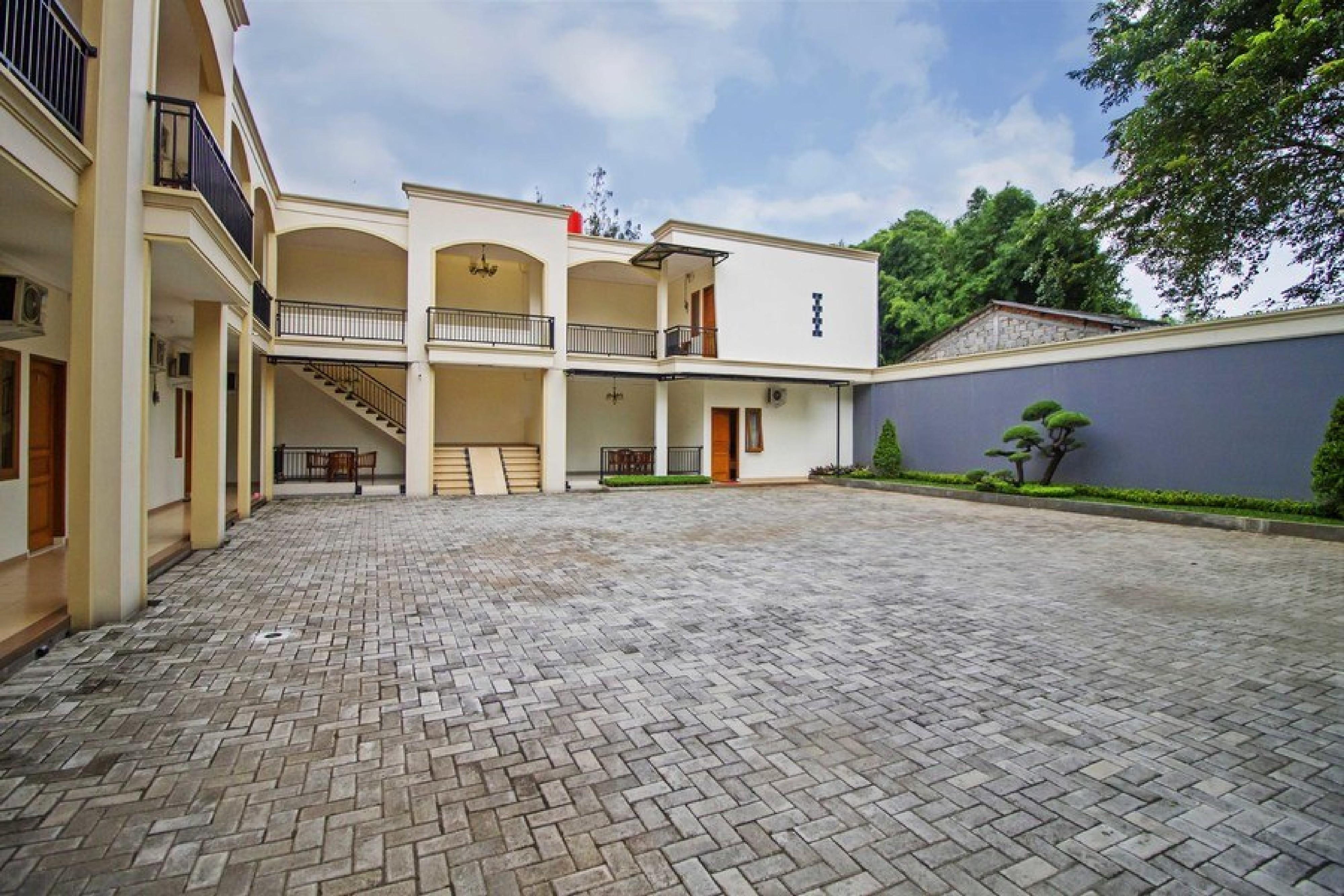 Reddoorz Syariah Near Mercu Buana Jakarta