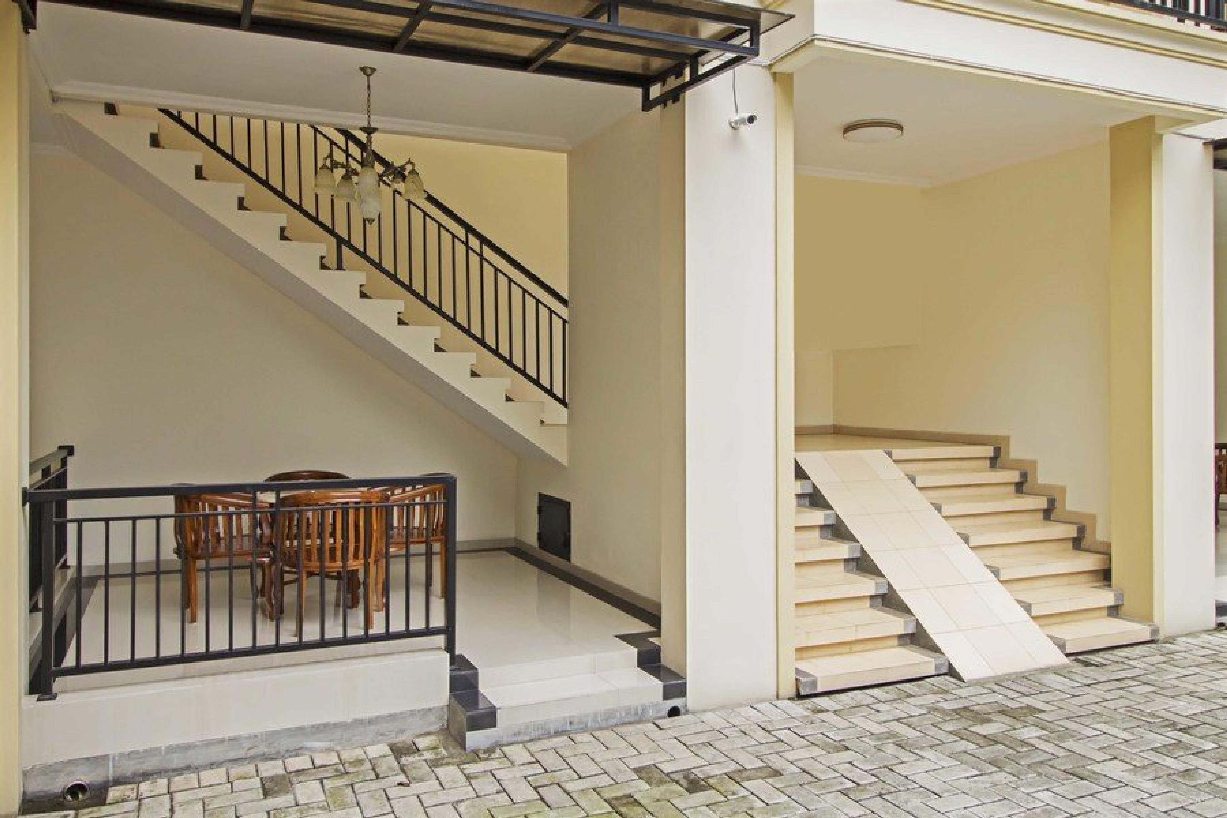 Reddoorz Syariah Near Mercu Buana 2* Jakarta