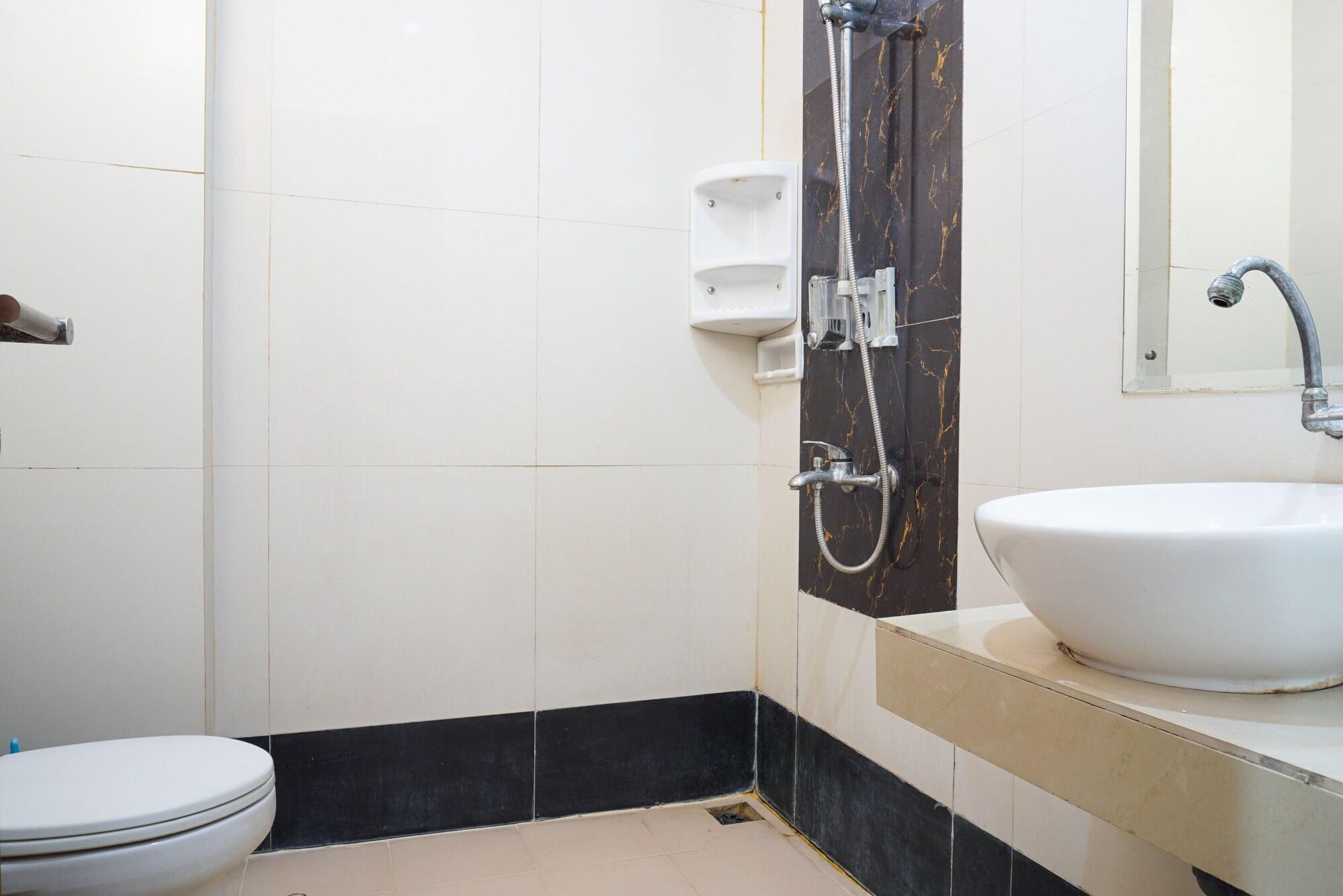Wisma tamu Reddoorz Near Kemang Square Jakarta