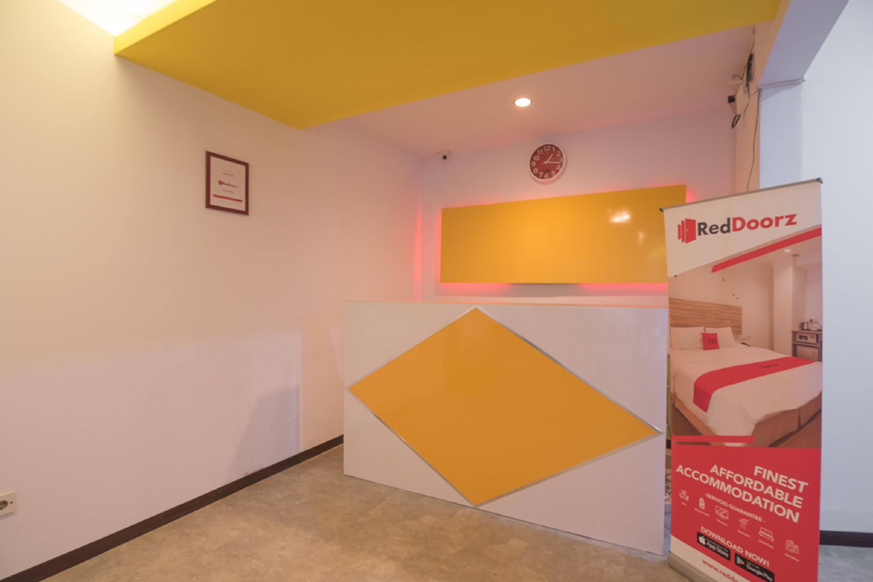 Hotel Reddoorz Near Itc Mangga Dua 2*