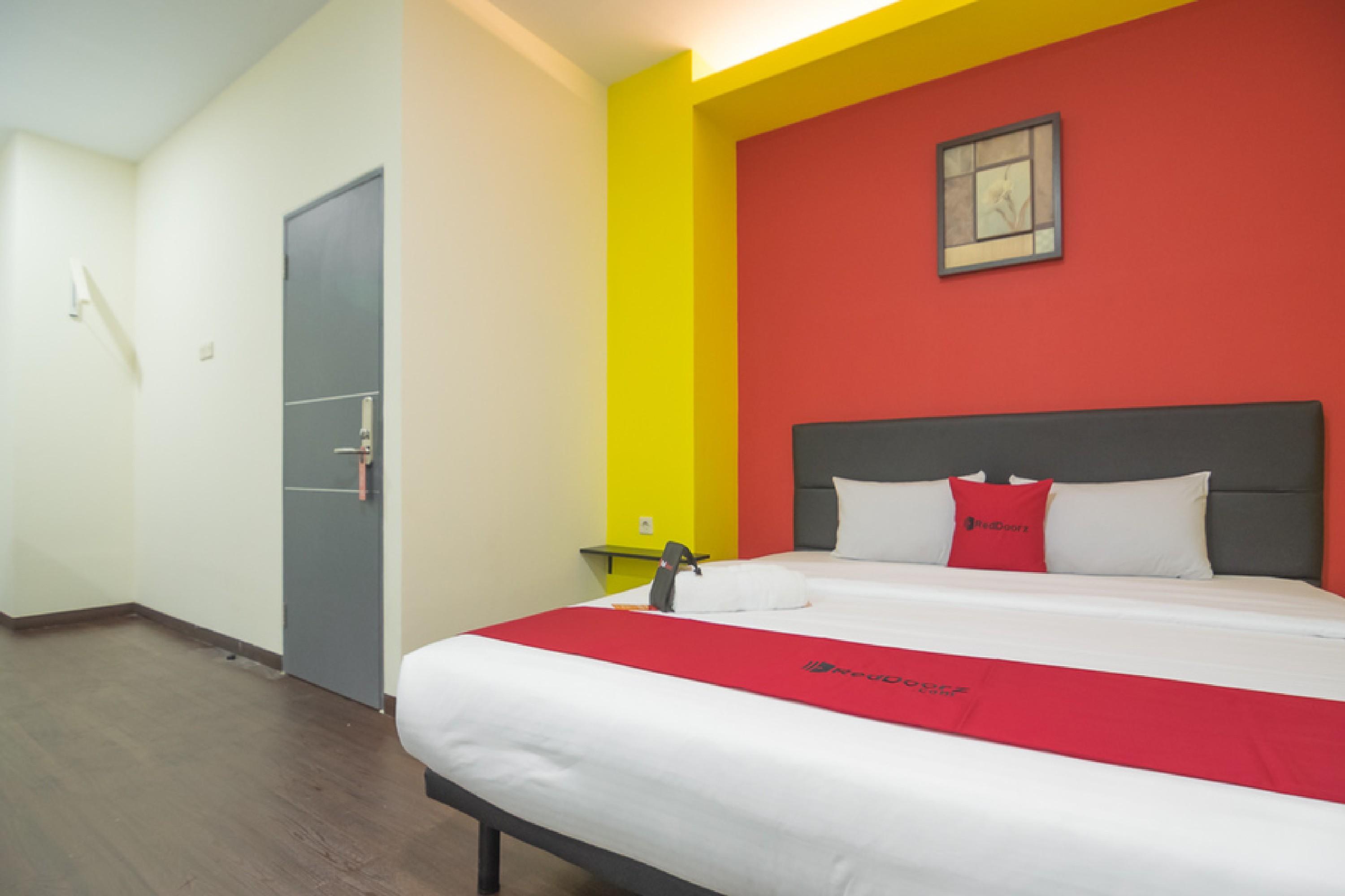 Hotel Reddoorz Near Itc Mangga Dua 2*