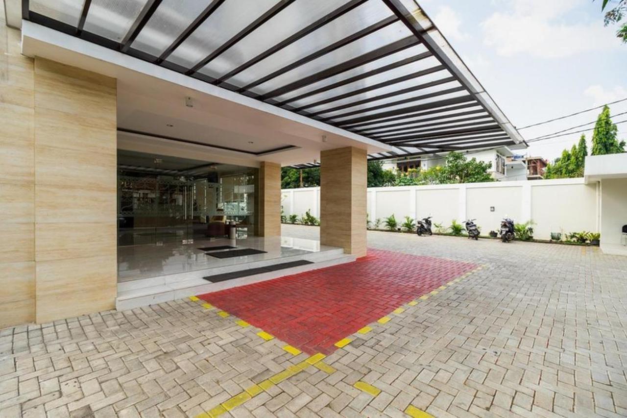 Guest house Reddoorz Near Lippo Mall Kemang 2 3*