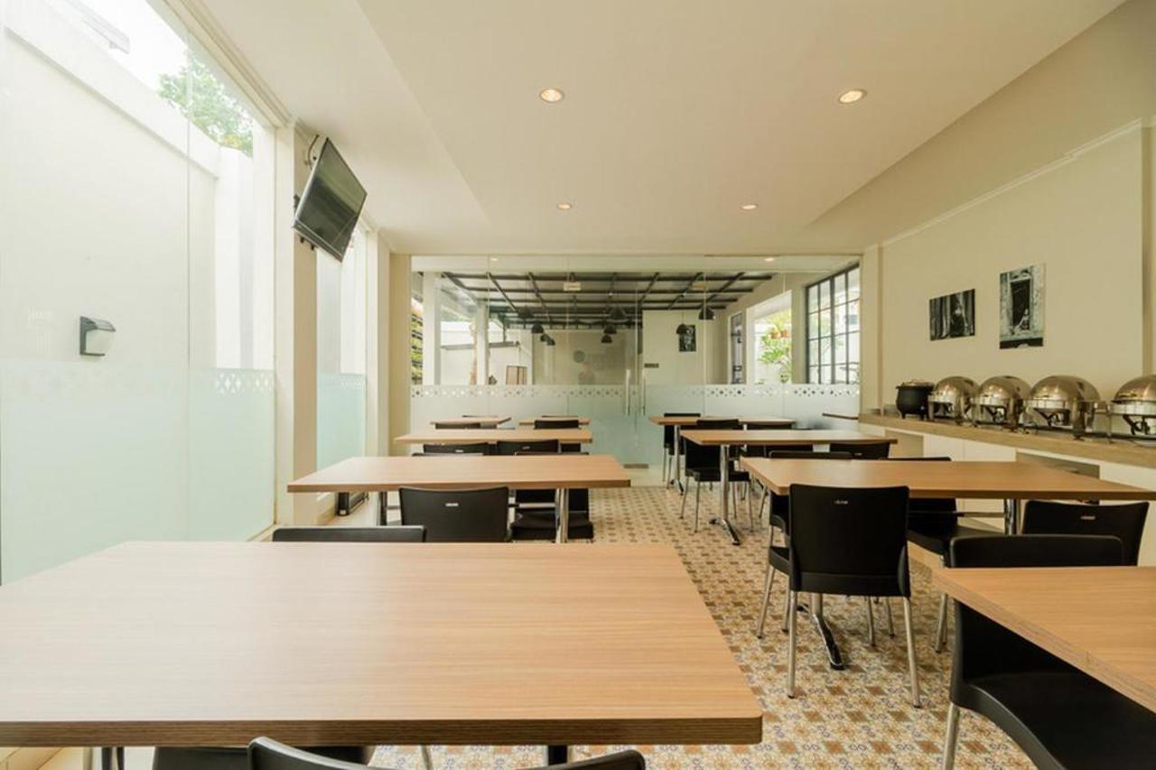 Reddoorz Near Lippo Mall Kemang 2 Guest house