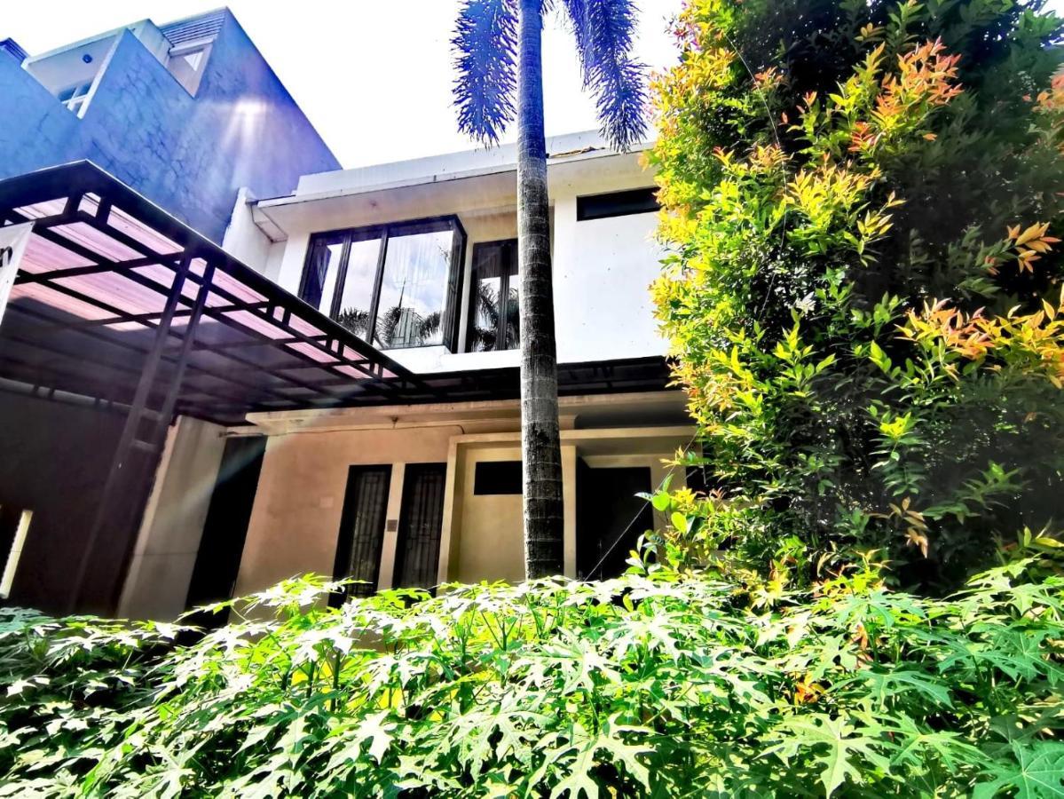 Bahay bakasyunan 4-bedroom In South Nuansa Swadarma By Le Ciel Hospitality Jakarta