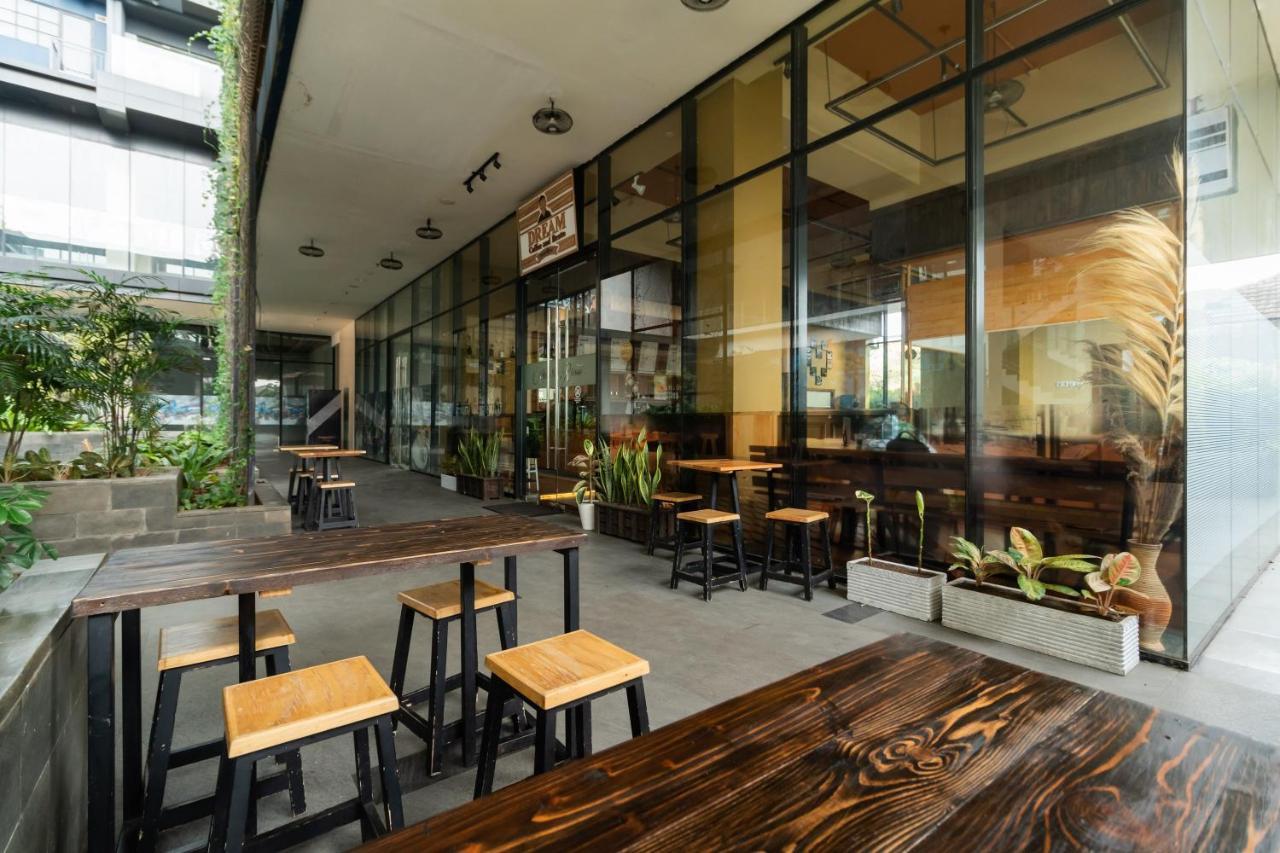 Redliving Evenciio - Arutala Living Jakarta
