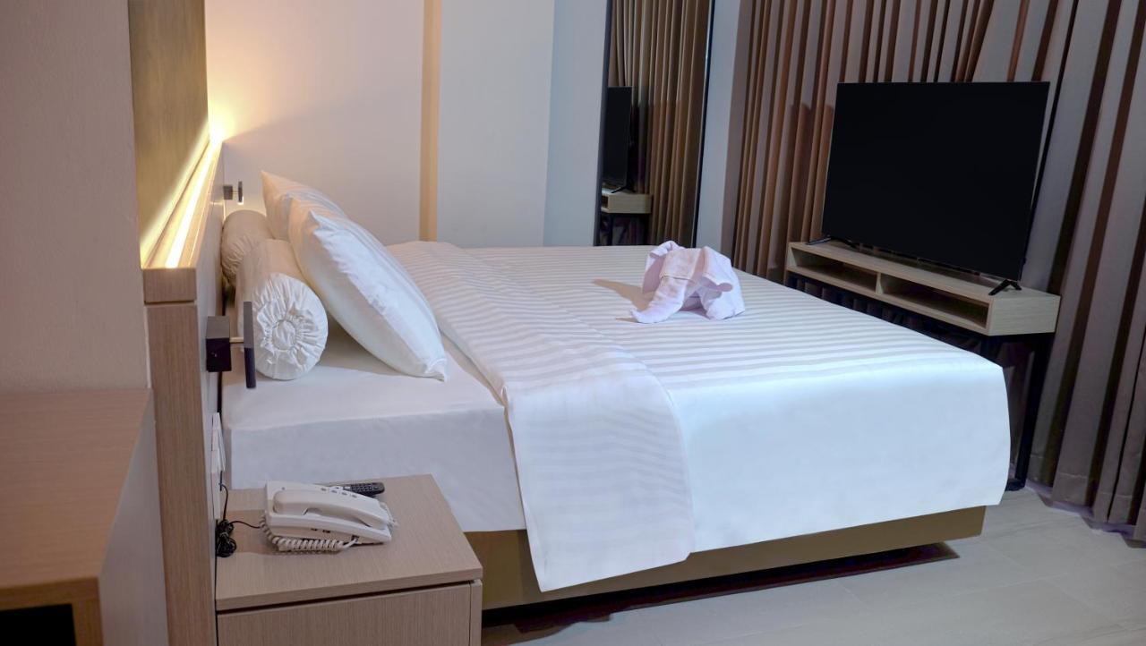 Hotel Front One Boutique Taman Anggrek 3*