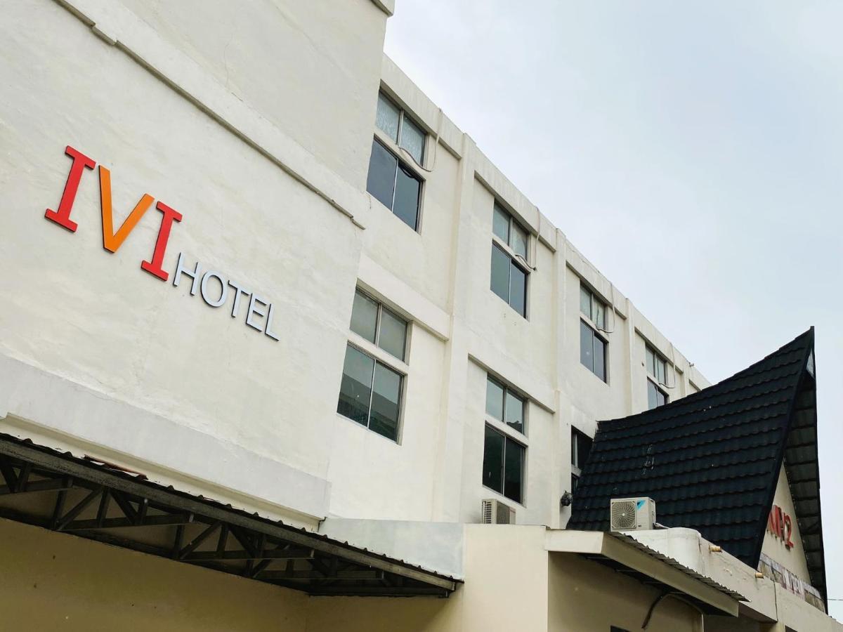 Ivi Hotel *