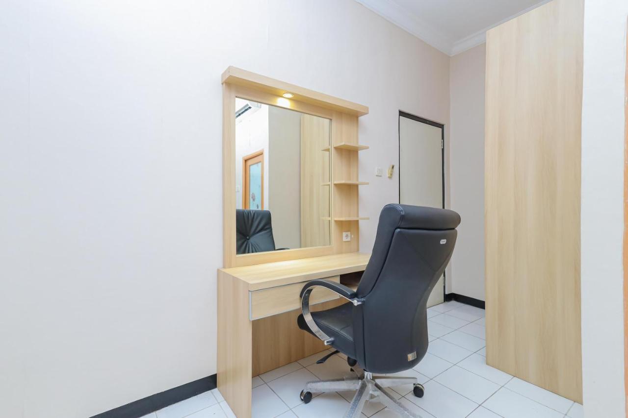 Urbanview Roemah Tebet By Reddoorz Jacarta