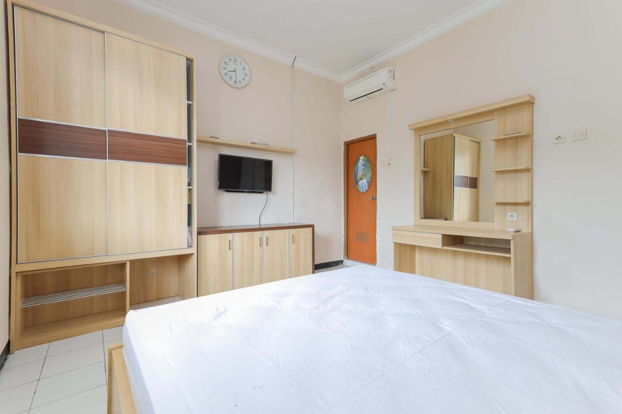 Urbanview Roemah Tebet By Reddoorz 3*