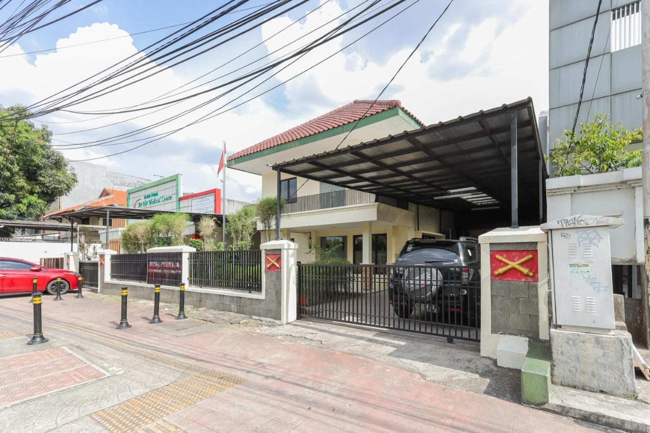 Hotel Urbanview Roemah Tebet By Reddoorz Jacarta