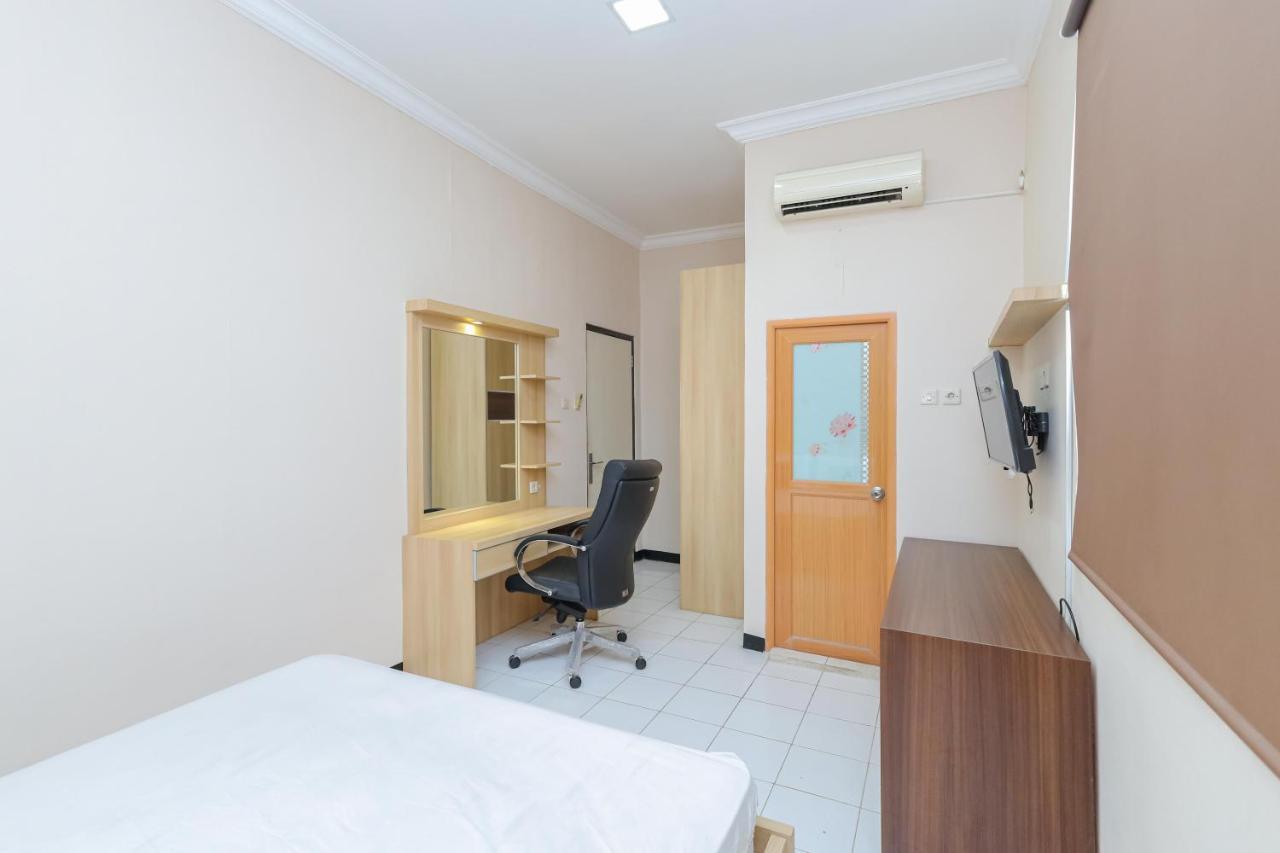 Hotel Urbanview Roemah Tebet By Reddoorz 3*