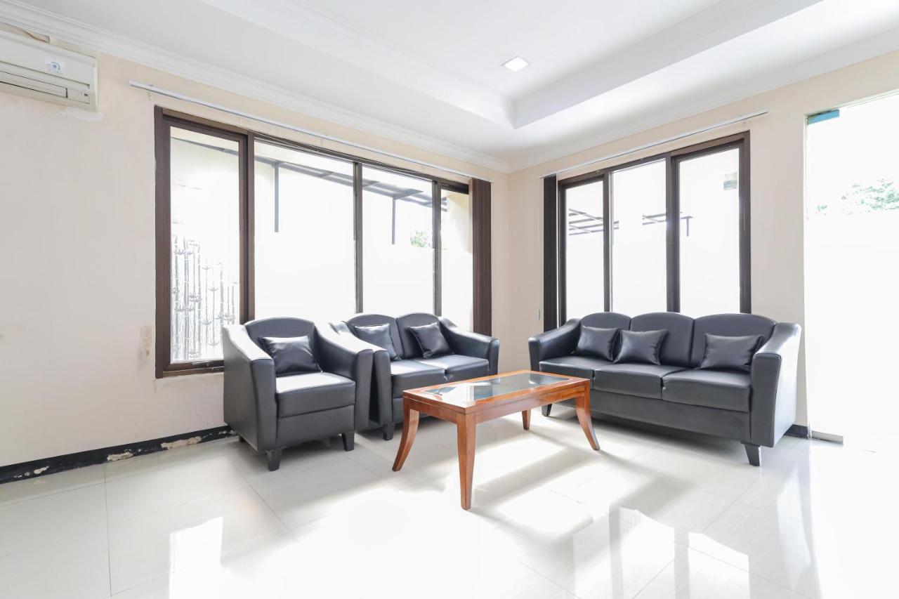 Hotel Urbanview Roemah Tebet By Reddoorz Jacarta