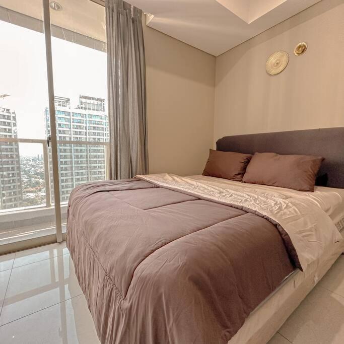 Studio, West Oasis, Netflix, Pool, Mall *