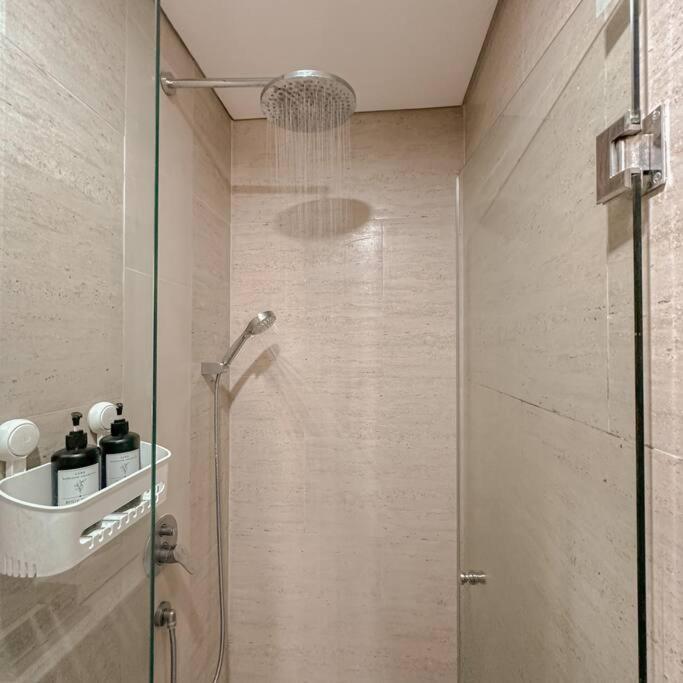 Căn hộ Studio, West Oasis, Netflix, Pool, Mall Jakarta