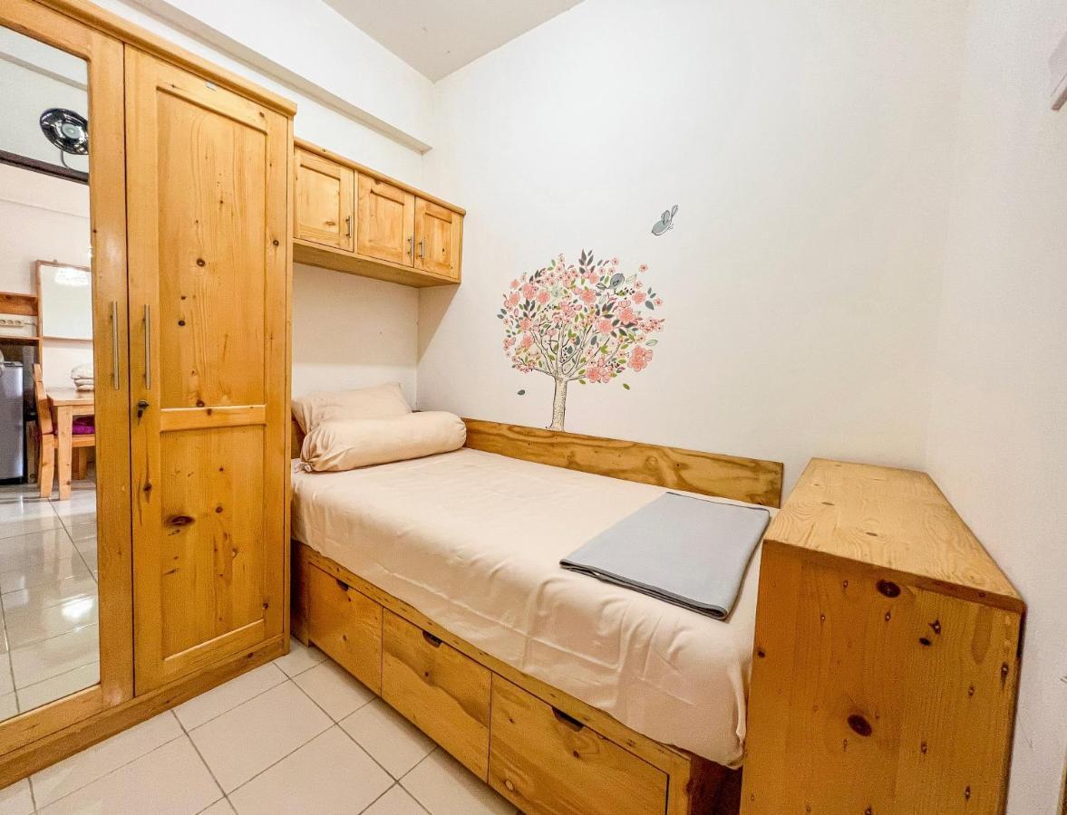 Rustic Chic Haven 2br Wood-furnished Retreat Apartment