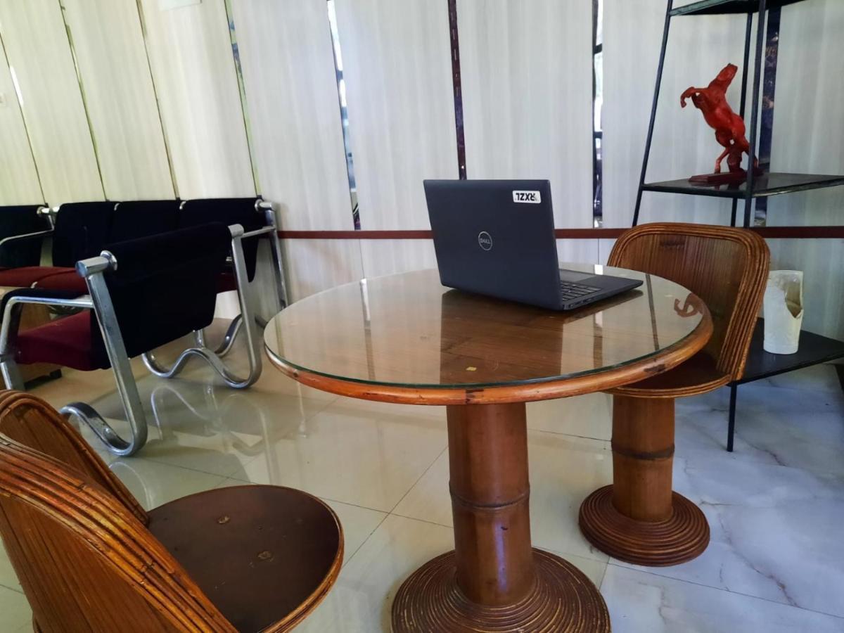 Oyo 93145 Pondok Alam Syariah Hotel 2*