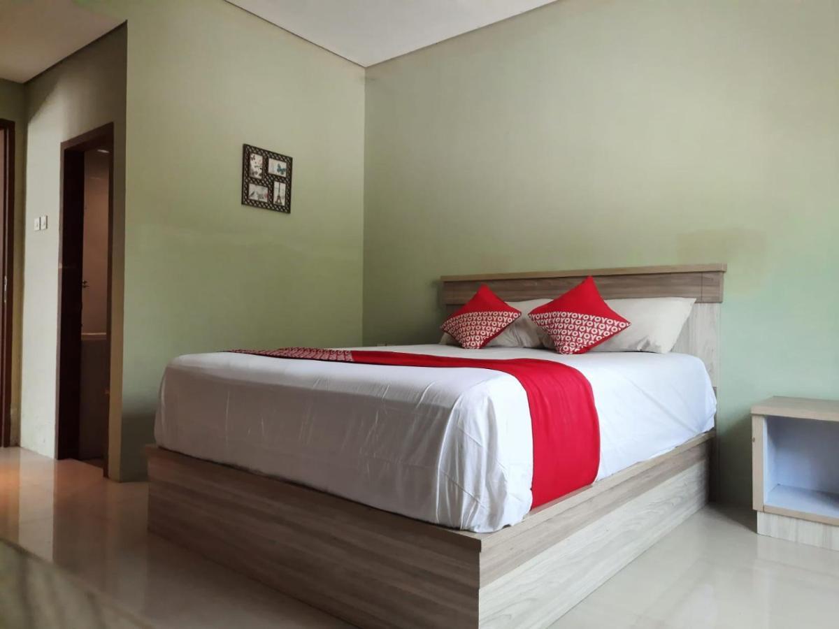 Oyo 93145 Pondok Alam Syariah 2*