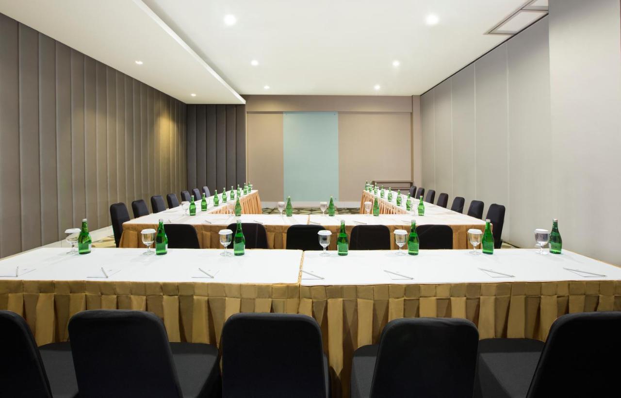 Aston Bellevue Radio Dalam Khách sạn Jakarta