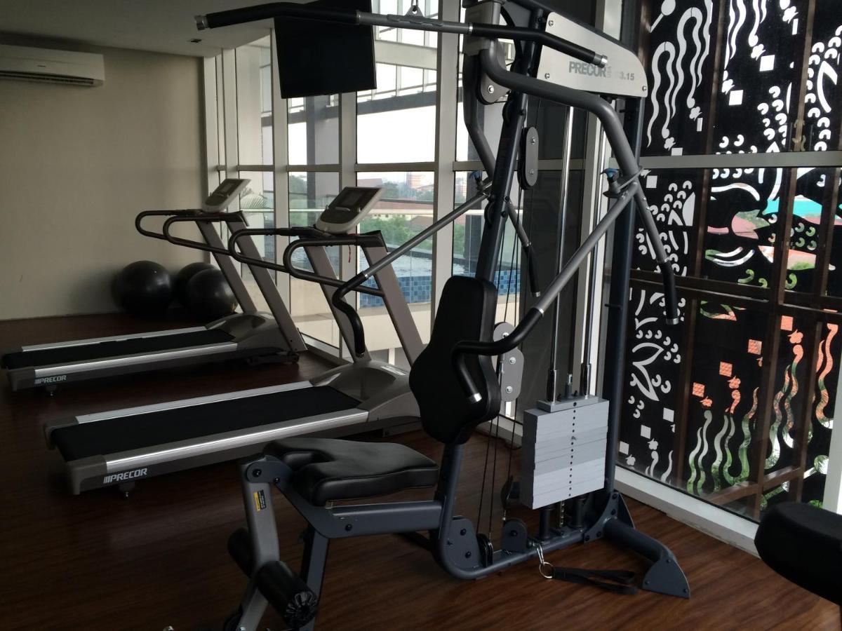 Aston Bellevue Radio Dalam Hotel Jakarta