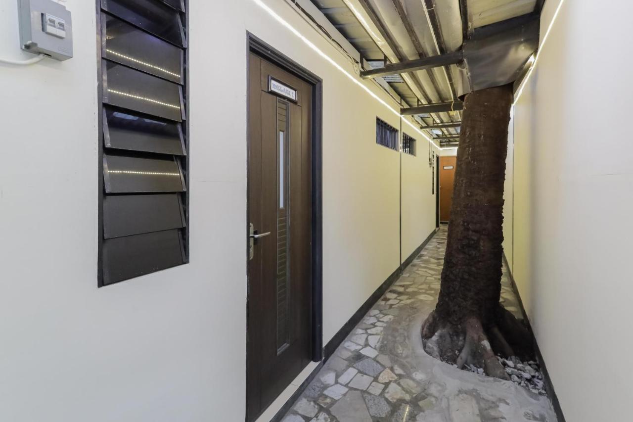 Hotel Reddoorz Near Rs Sari Asih Ciledug Jakarta