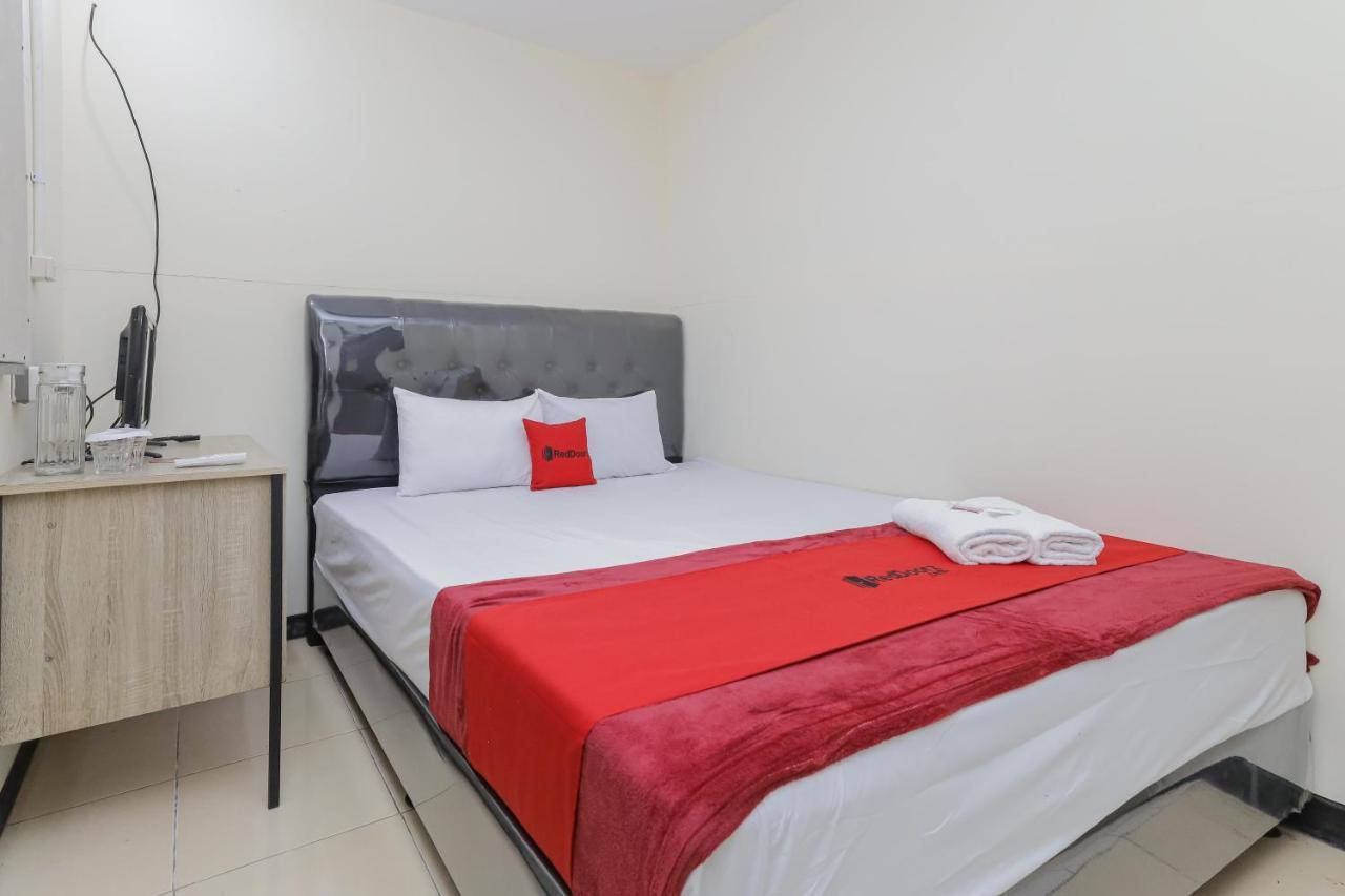 Hotel Reddoorz Near Rs Sari Asih Ciledug Jakarta