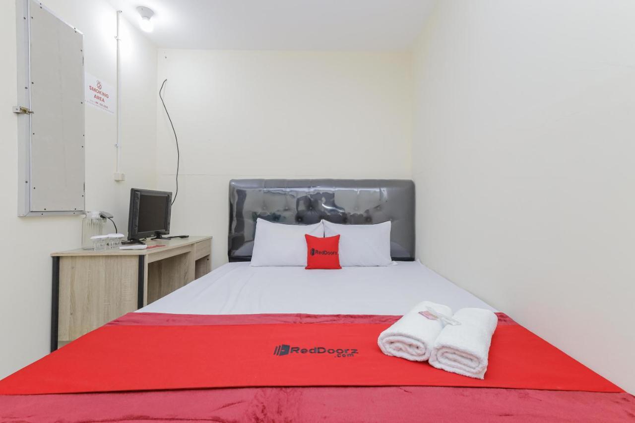 Reddoorz Near Rs Sari Asih Ciledug 2*