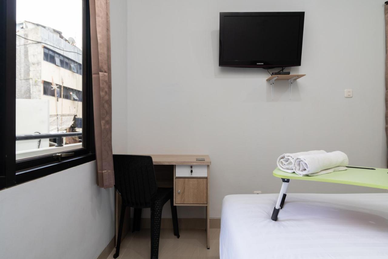 Urbanview Pasar Baru By Reddoorz Hotel 3*