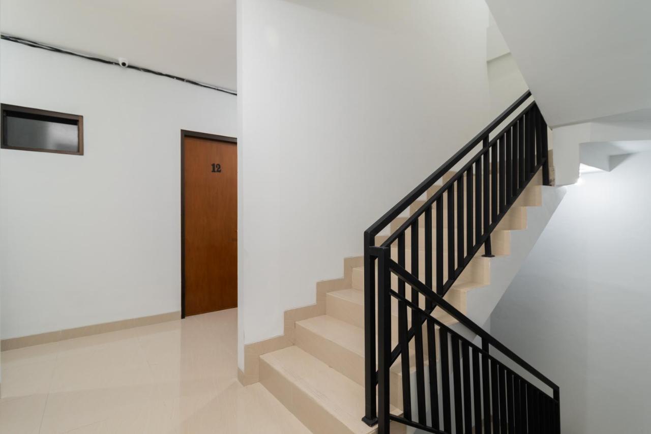 Urbanview Pasar Baru By Reddoorz Hotel