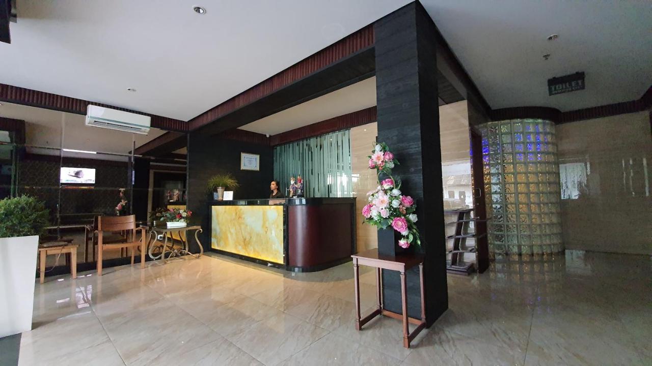 Mp Kelapa Gading Hotel 2*
