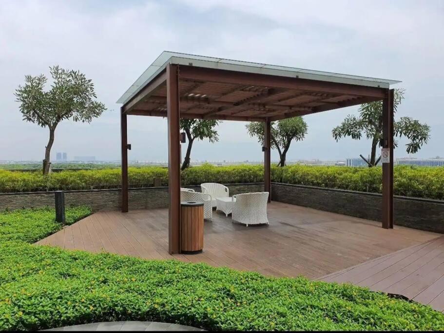 Gold Coast Pik Sea View 2 Br Apartment