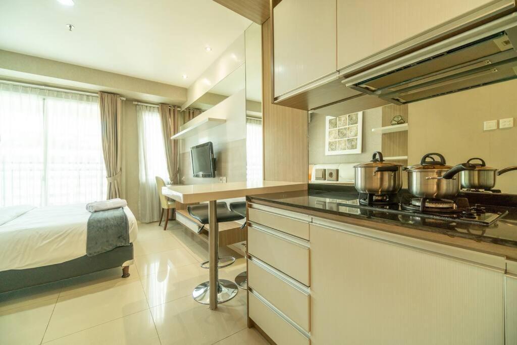 Apartment Bright & Stylish In Jakarta, Scbd Jakarta