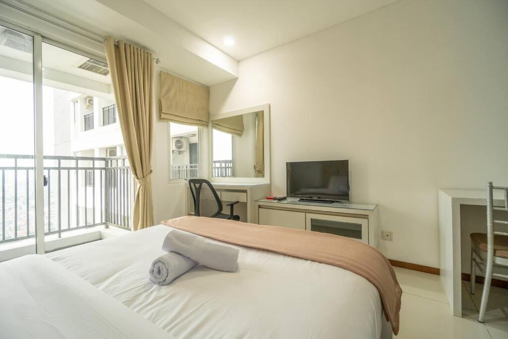 Warm And Comfy In Jakarta, Scbd Apartment *