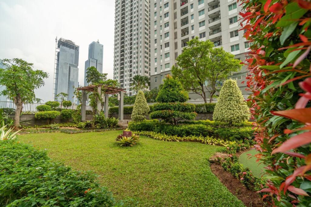 Apartment Bright & Stylish In Jakarta, Scbd *