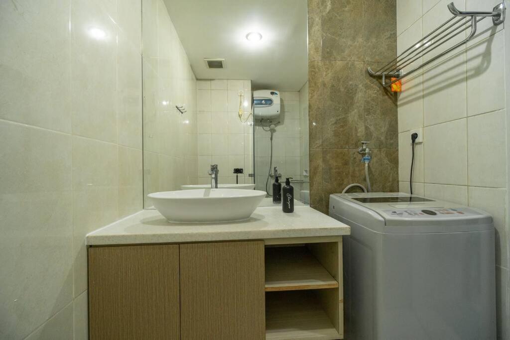 Apartment Warm And Comfy In Jakarta, Scbd *