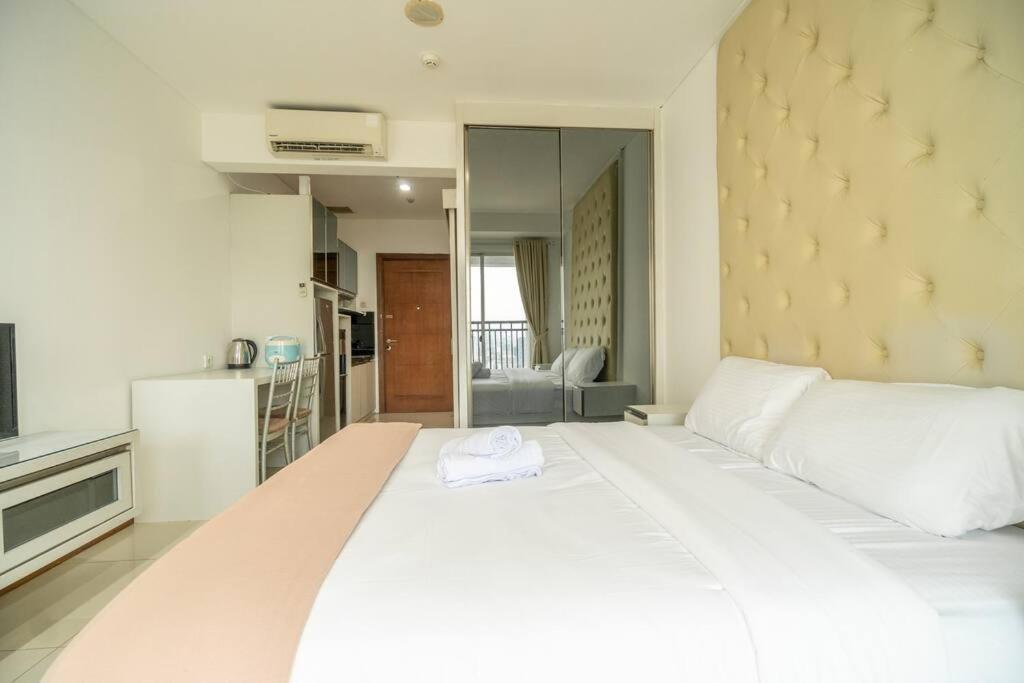 Warm And Comfy In Jakarta, Scbd Apartment *
