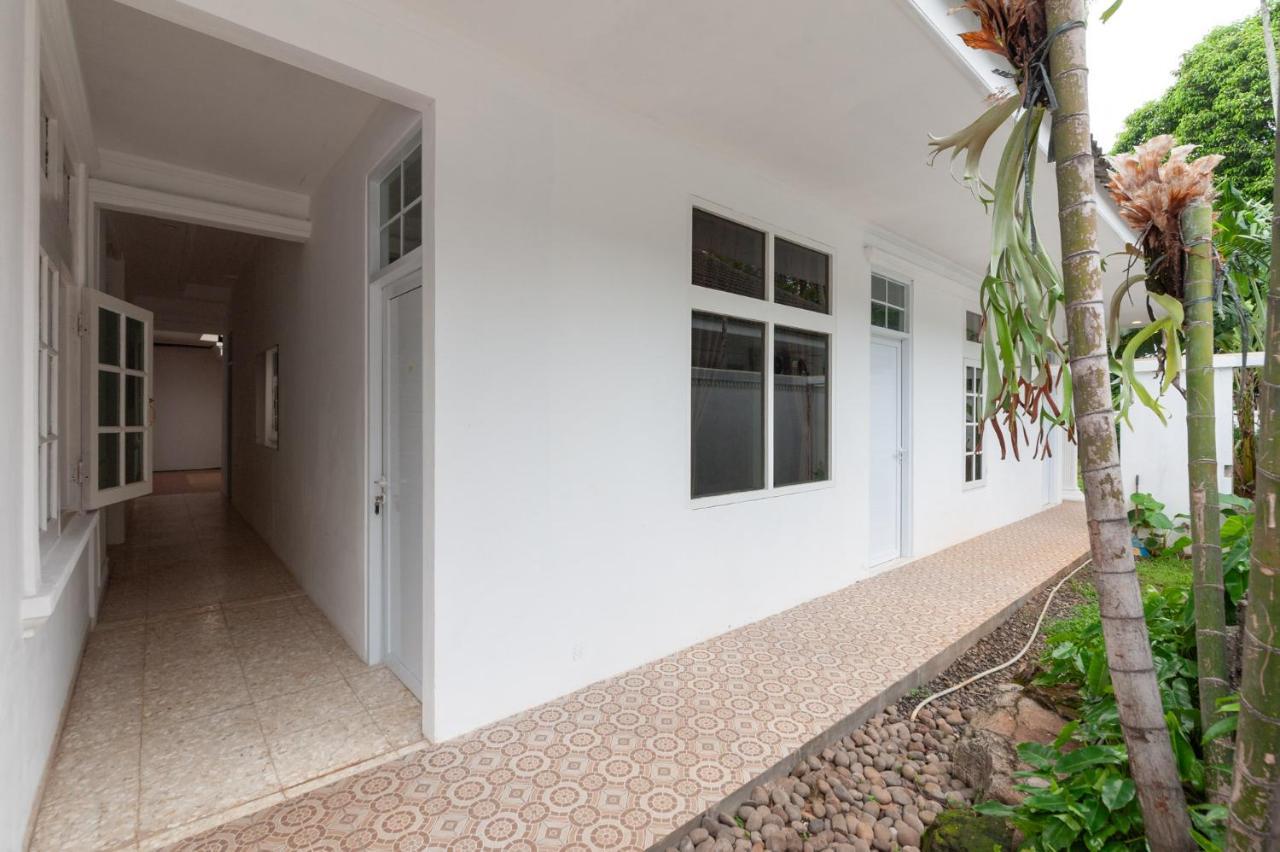 Urbanview De Breeze Kemang By Reddoorz 3*