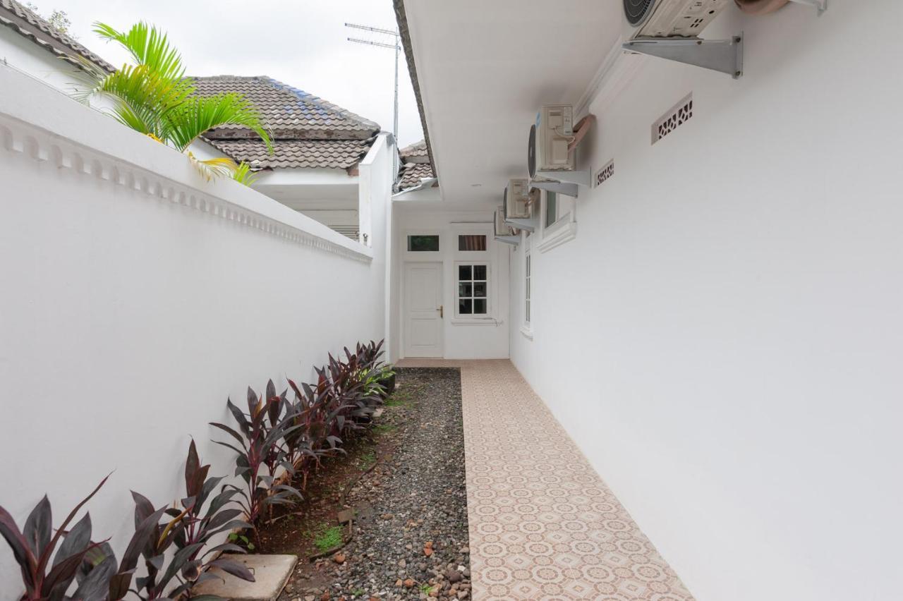 Urbanview De Breeze Kemang By Reddoorz