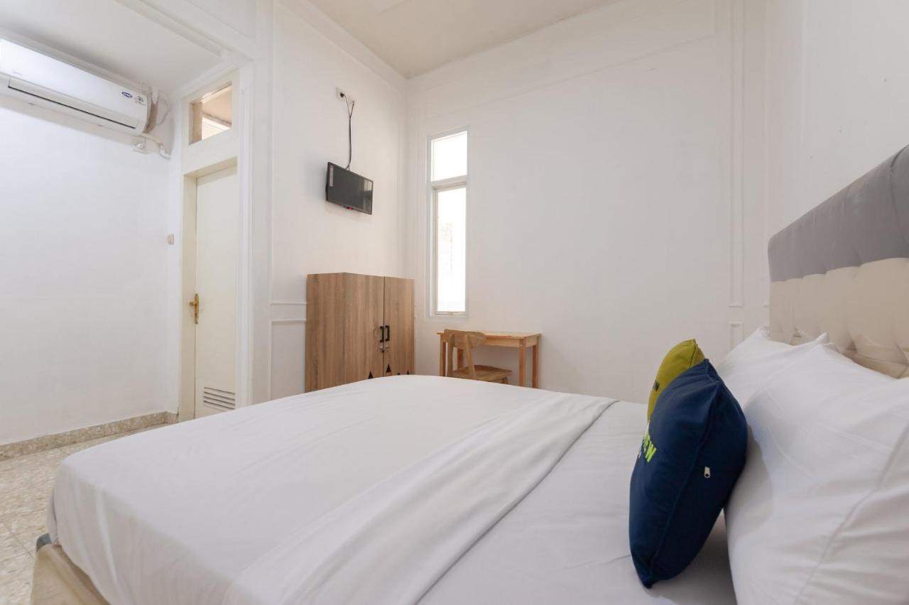 Urbanview De Breeze Kemang By Reddoorz Hotel