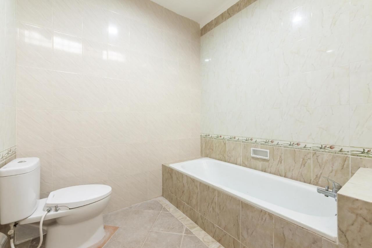 Hotel Urbanview De Breeze Kemang By Reddoorz 3*