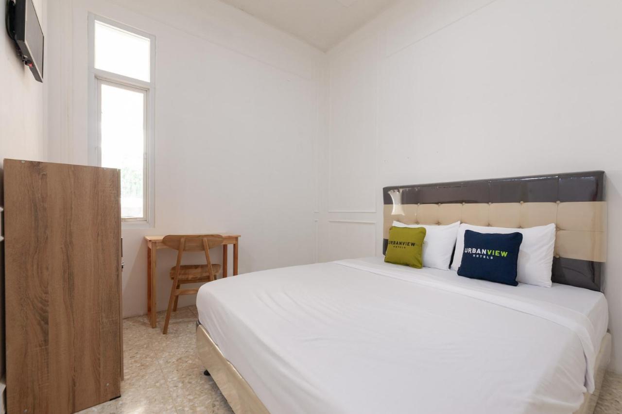 Urbanview De Breeze Kemang By Reddoorz