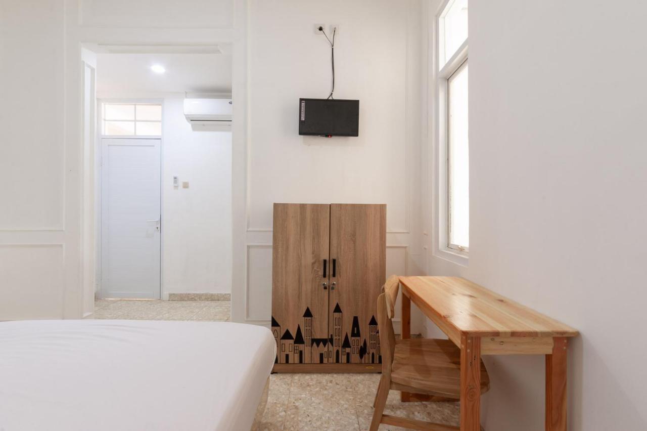 Urbanview De Breeze Kemang By Reddoorz