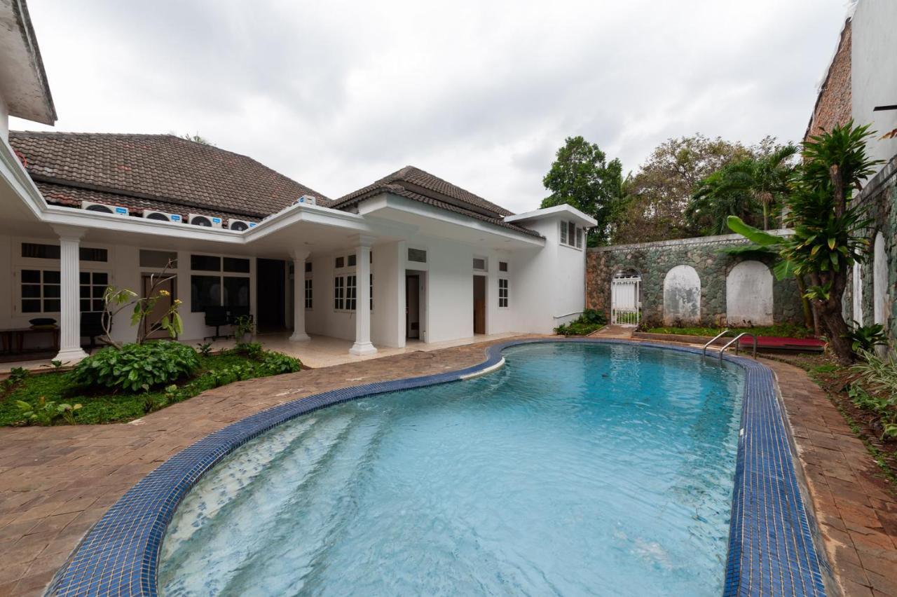 Urbanview De Breeze Kemang By Reddoorz