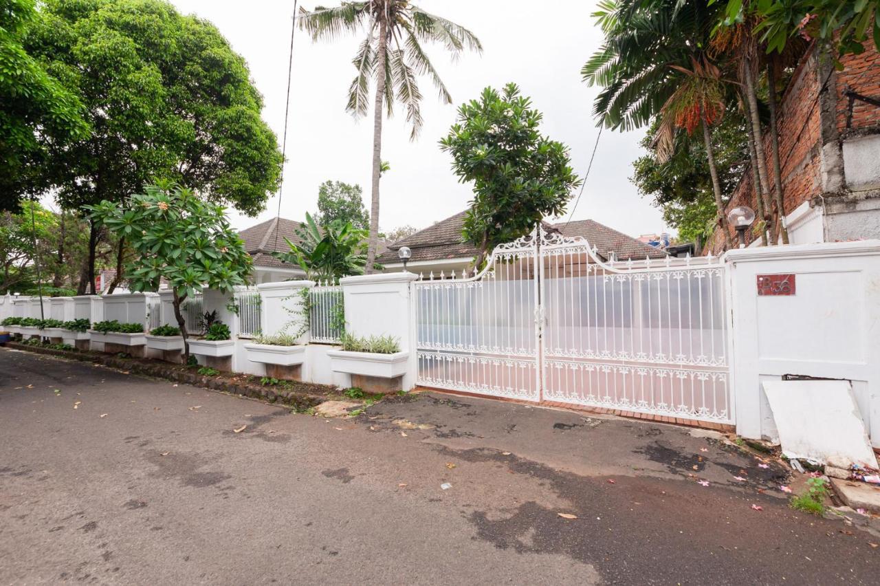 Urbanview De Breeze Kemang By Reddoorz