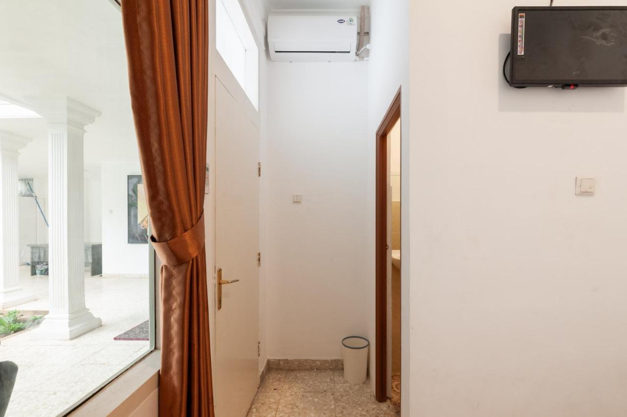 Urbanview De Breeze Kemang By Reddoorz 3*
