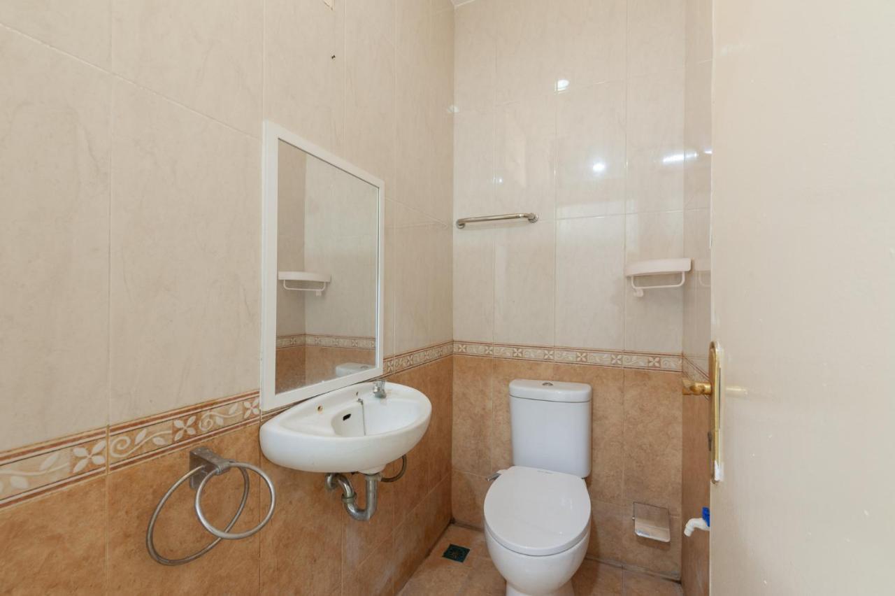 Urbanview De Breeze Kemang By Reddoorz 3*