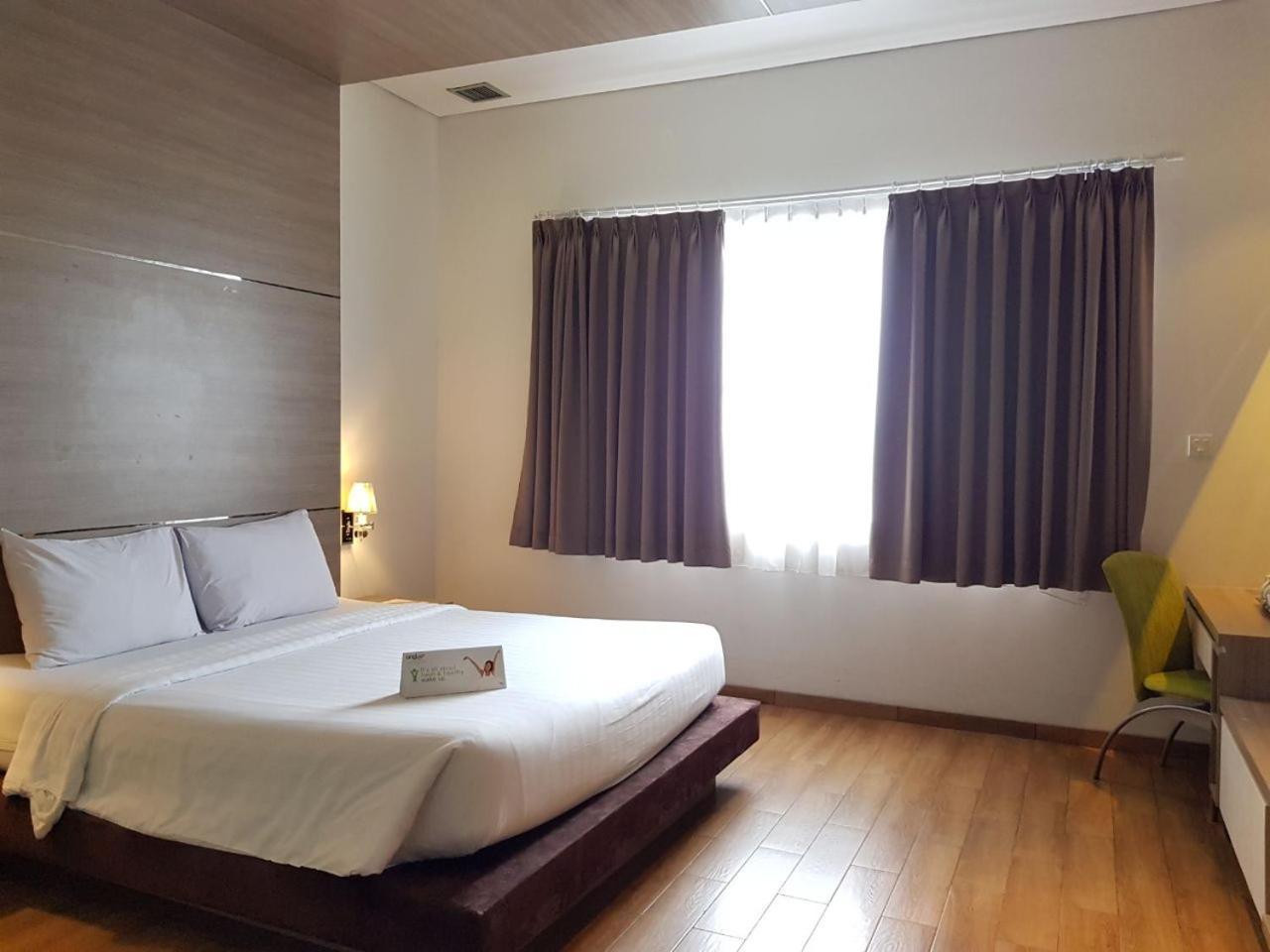 Whiz Prime Kelapa Gading Khách sạn Jakarta