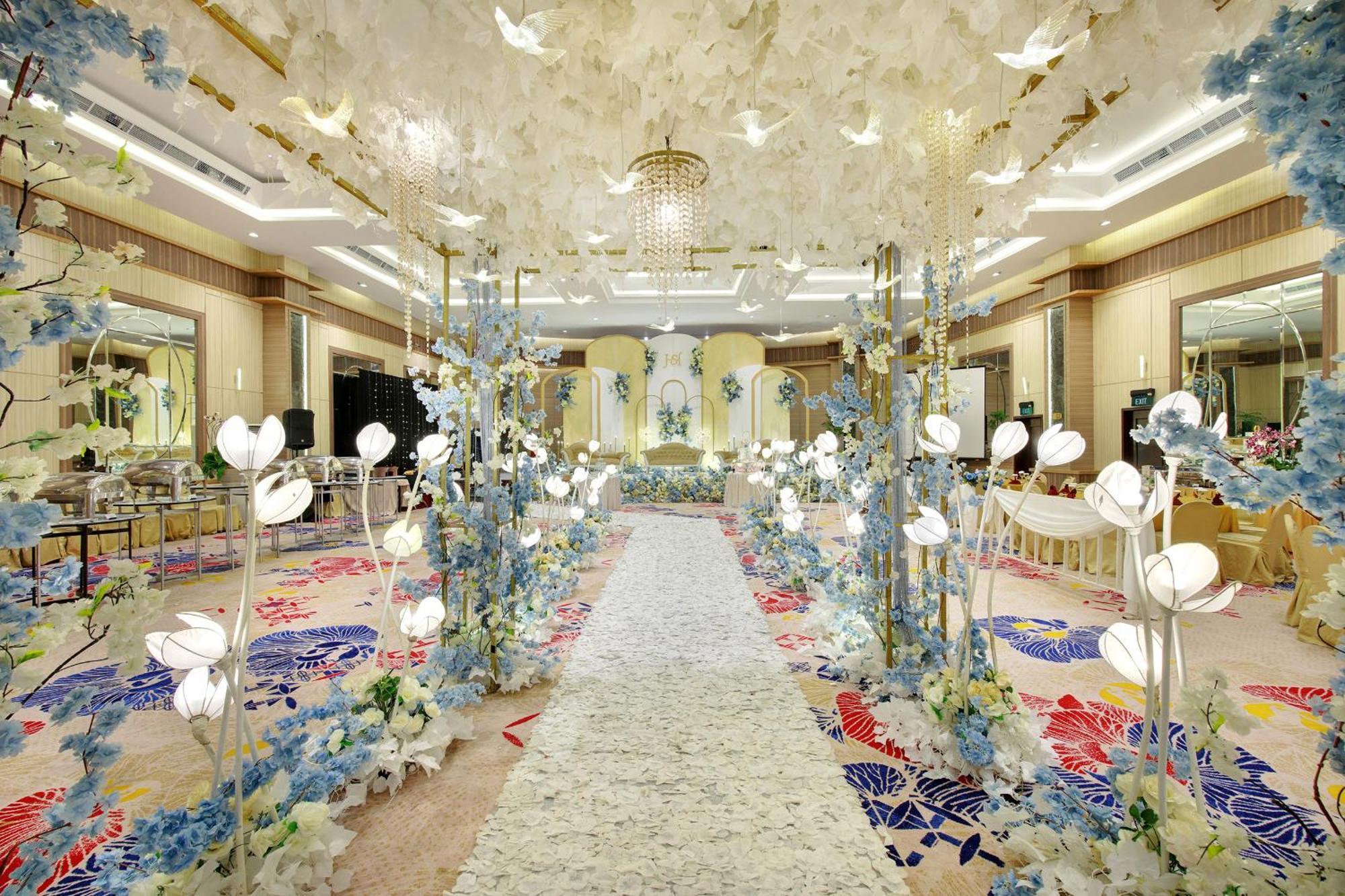 Lumire & Convention Centre 4* Jakarta